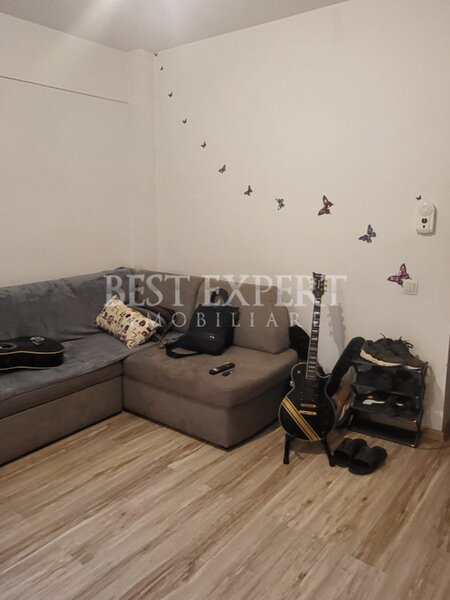 Doua camere, pret imbatabil, mobilat si utilat, in zona linistita.