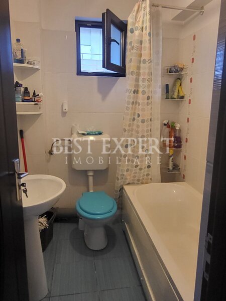 Doua camere, pret imbatabil, mobilat si utilat, in zona linistita.